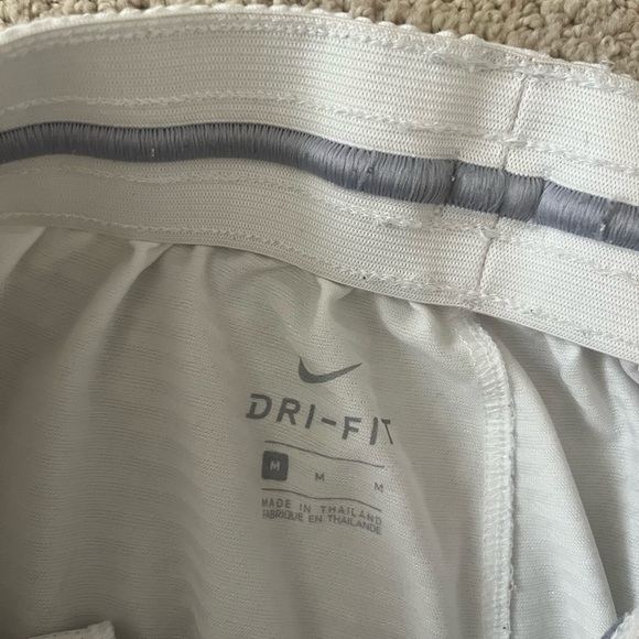 Boys White Nike Shorts - Picture 3 of 4